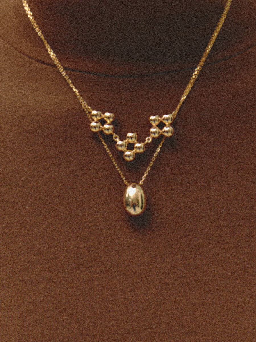 EGG-SHAPED NECKLACE