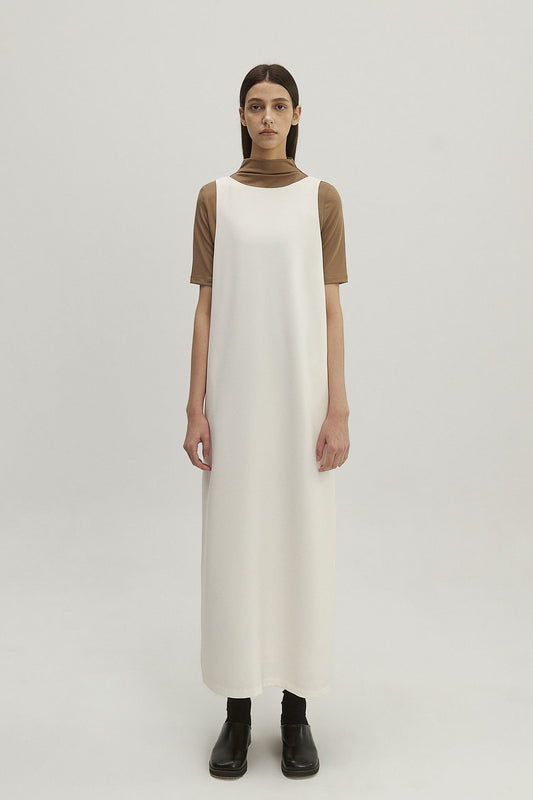 バックレスドレス