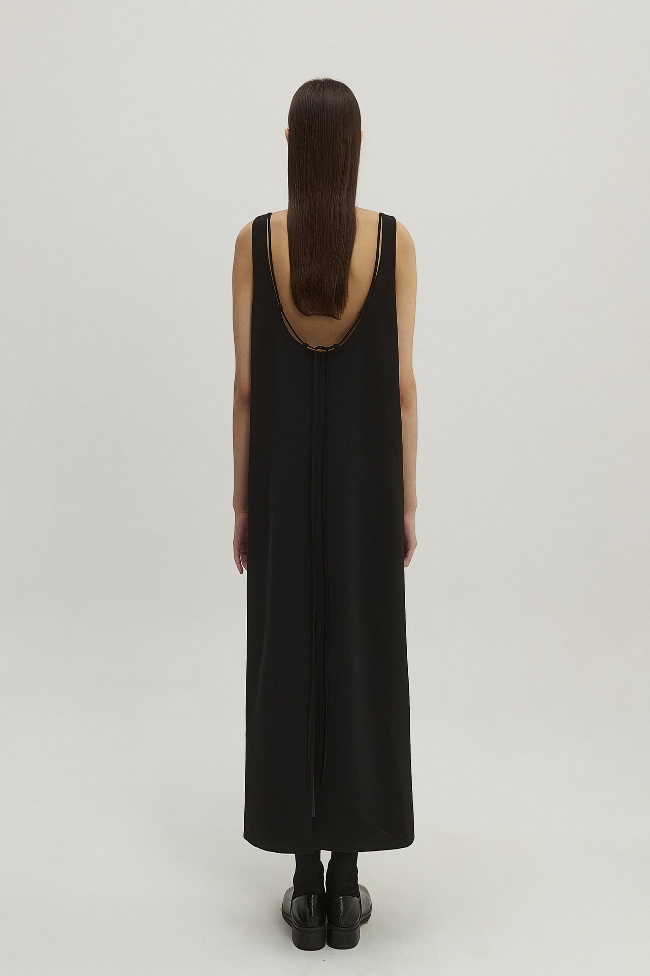 BACKLESS DRESS